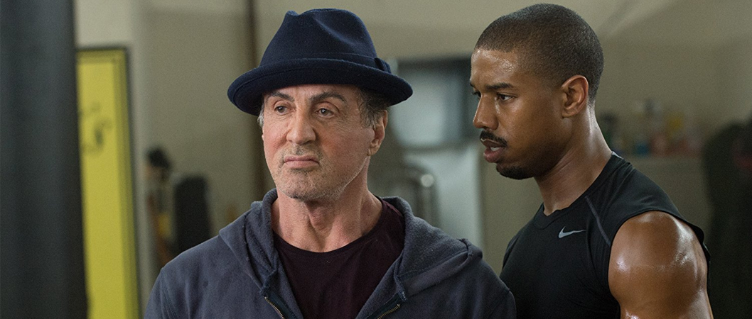 Rocky Balboa (Sylvester Stallone) e Adonis Creed (Michael B. Jordan) em Creed: Nascido Para Lutar