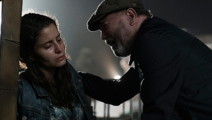 Mercedes Mason (Ofelia Salazar) e Rubén Blades (Daniel Salazar) na 3ª temporada de Fear The Walking Dead